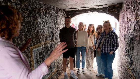 Visita privada a la historia oscura de Ennis con la Dra. Jane O'Brien (1-6 personas)