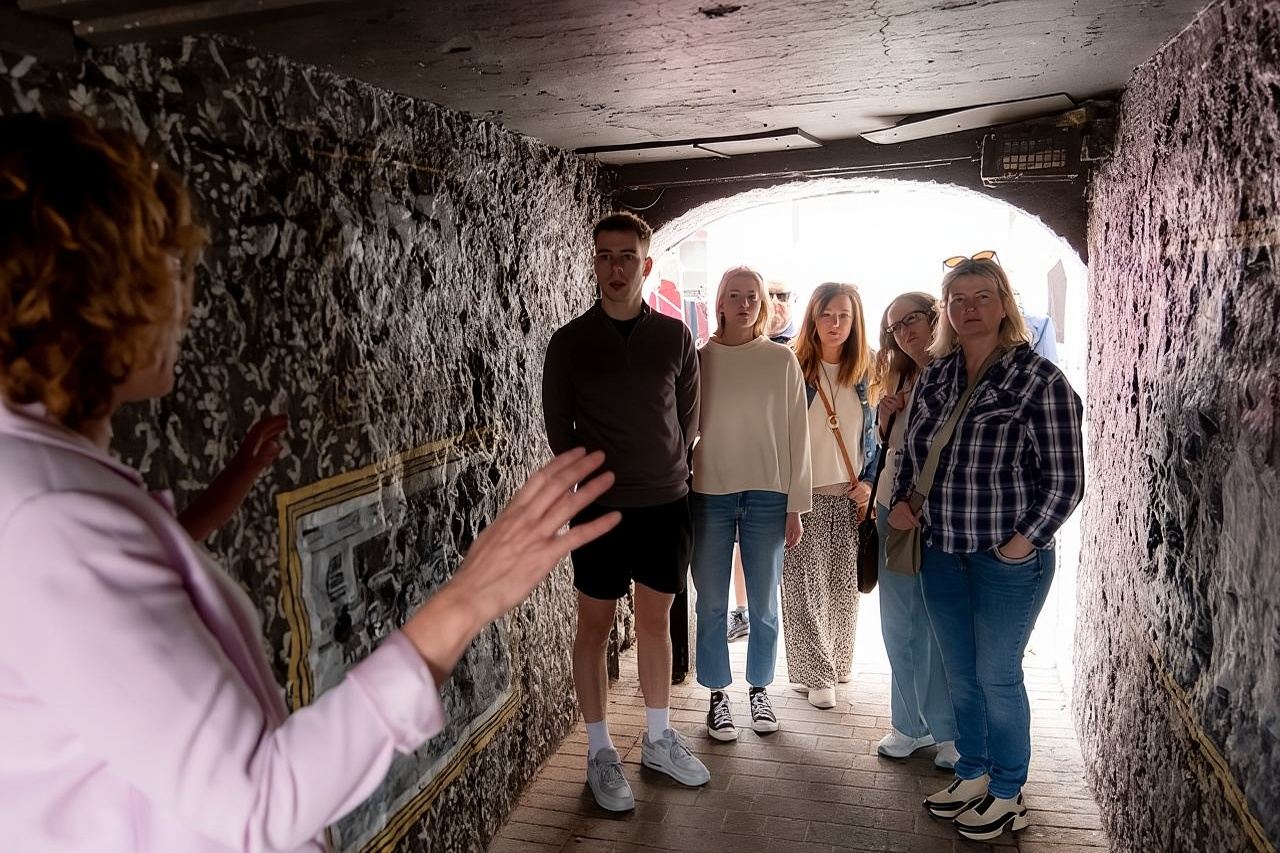 由簡·奧布萊恩博士帶領的恩尼斯黑暗歷史私人之旅（1-6人）