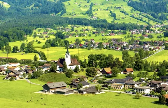 瑞士因特拉肯-施皮茨城堡+圖恩湖【中文專車-舒適純淨】