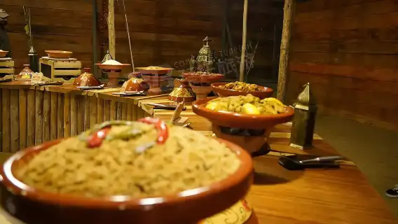 【Al Khayama阿卡雅瑪海瑪空調營地】騎駱駝餵駱駝滑沙三國自助晚餐表演觀星/晨間/下午沖沙/帳篷過夜可選