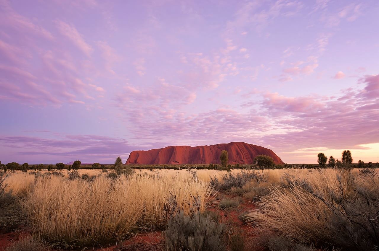 Uluru: tour dei luoghi sacri + scintillanti al tramonto e cena barbecue
