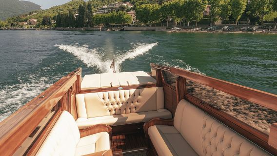 Lecco: Tour in barca condiviso al tramonto con aperitivo al Prosecco