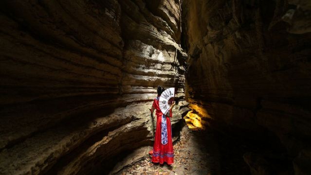 【私家團•一車一團】恩施梭布垭石林+恩施土司城+女兒城一日遊