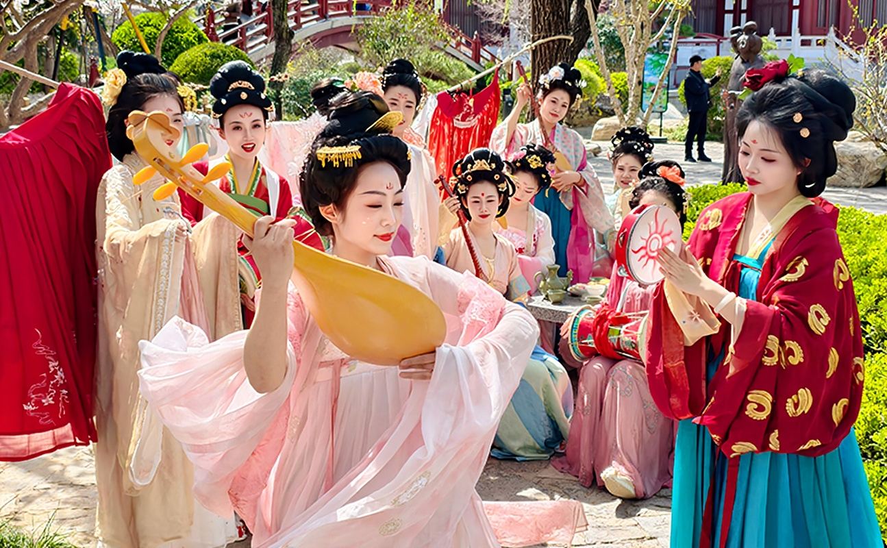 Emperor Qinshihuang's Mausoleum Site Museum (Terracotta Army) + Huaqing Palace + The Legend of Camel Bell + Chinese/English Guide Day Tour