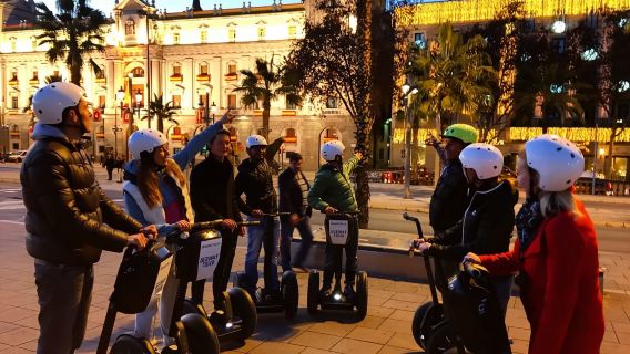 Barcelona: 2-stündige Segway-Gruppentour bei Nacht