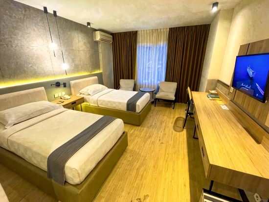 Hotel Pangeran City - Tap to explore photos