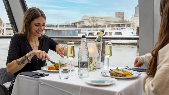 Biglietto per la barca + pranzo per la crociera turistica sul Tamigi a Londra, Regno Unito