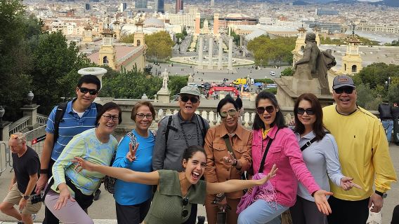 Barcelona: Old Town, Montjuic Castle, Cable Car Small Group Tour