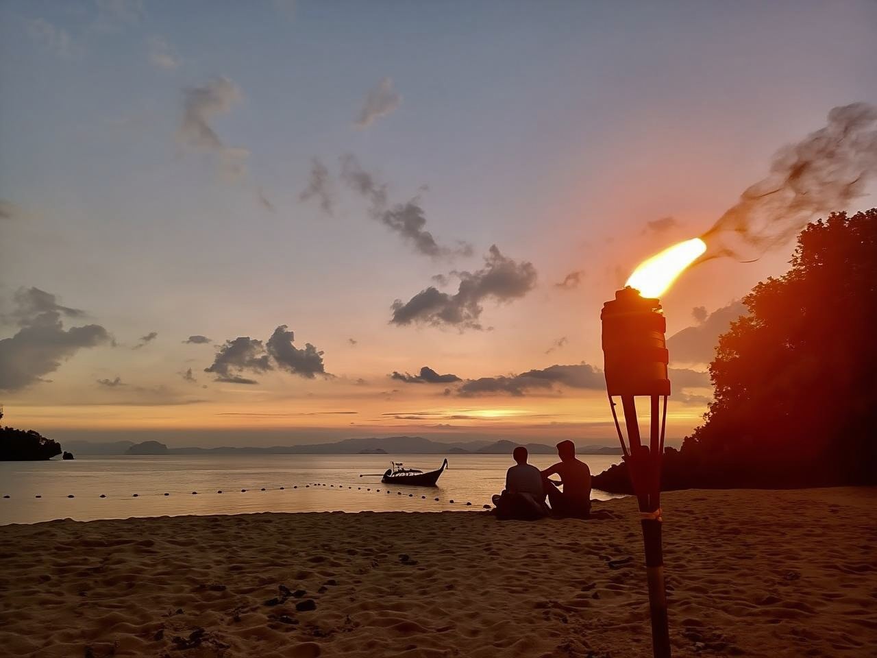 Hong Island sunset tour with dinner and night snorkeling from Krabi