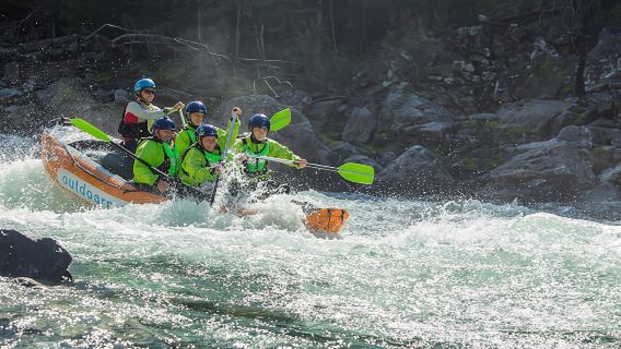 Whitewater rafting in the Raundal river