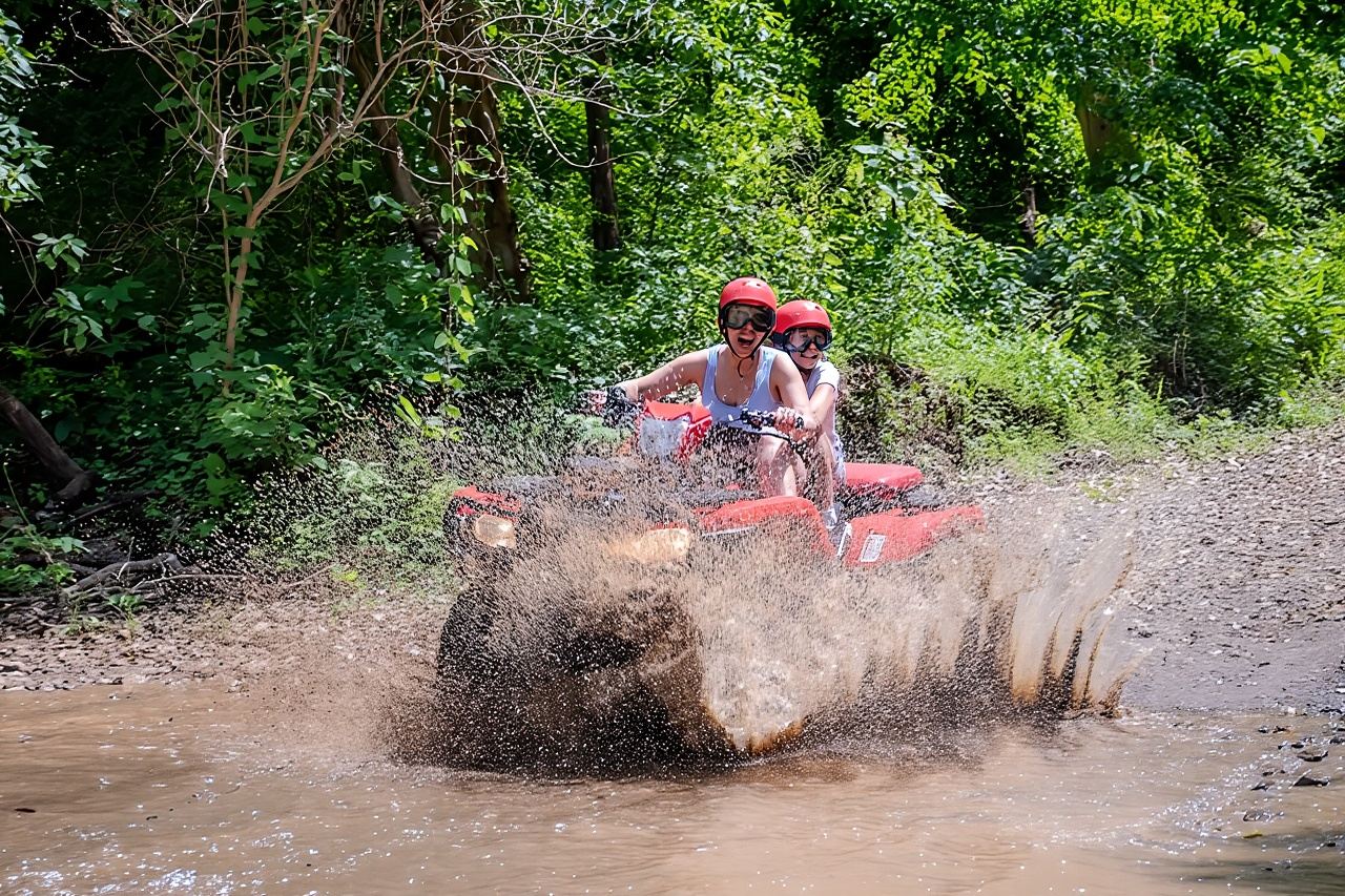 Tur ATV Pribadi dengan Pemandu Selama 4 Jam di Kosta Rika