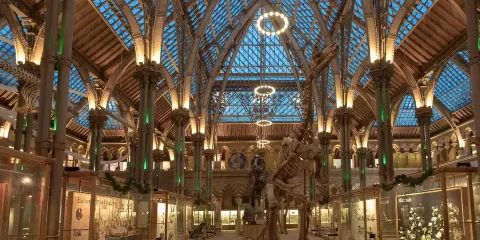 牛津+比斯特包車遊【遊覽學府風光】