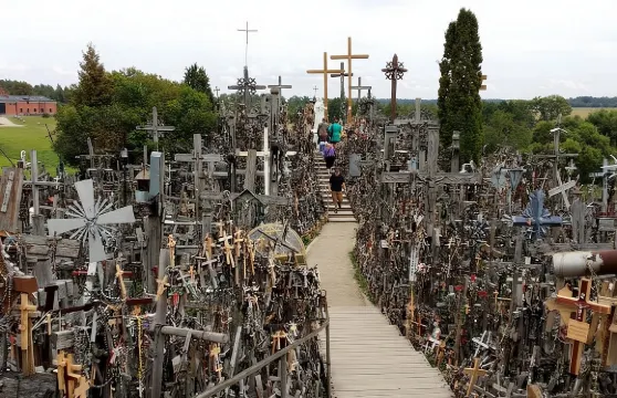 維爾紐斯至里加私人遊：十字架山、倫達爾宮、包斯卡城堡