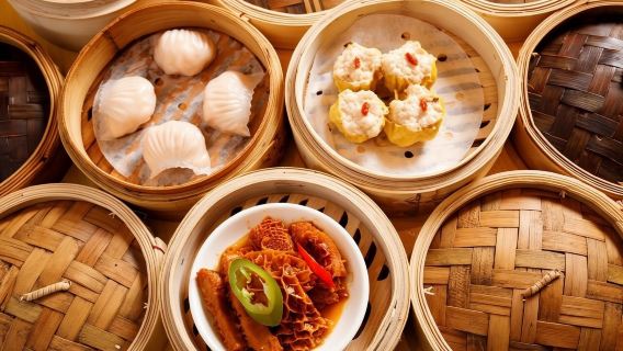 15-person group | Michelin food tour | Hong Kong Tim Ho Wan dim sum + Sham Shui Po + water taxi half-day tour