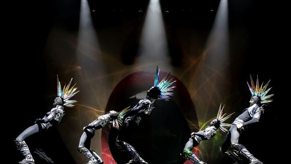 Paris: Bữa tối 3 món và chương trình biểu diễn tại Paradis Latin Cabaret