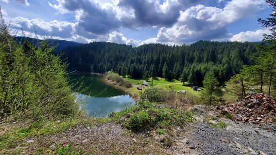 Recogida en Cluj: recorrido en bicicleta de montaña eléctrica por el lago Dragan
