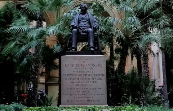 包車暢遊佩薩羅三大熱點：海岸懸崖+羅西尼故居劇院+自由廣場