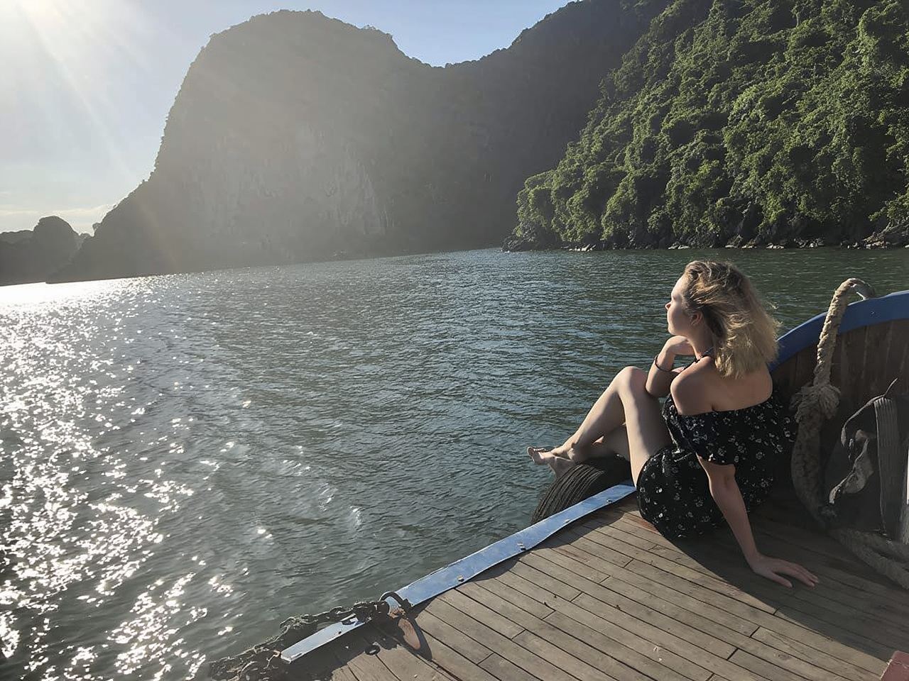 Halong Bay Full Day Trip with Fast Expressway Round-Trip Transfer