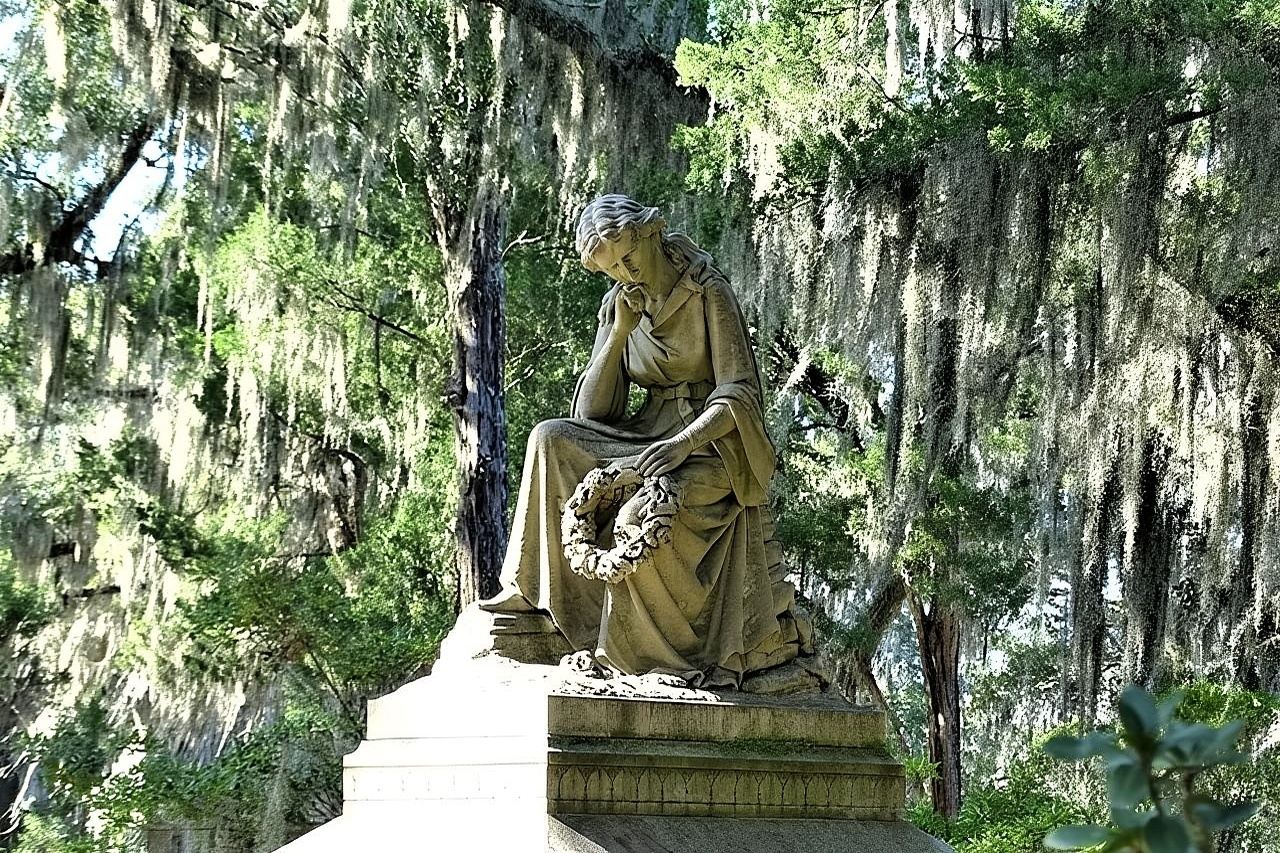 Bonaventure Cemetery Walking Tour with Transportation