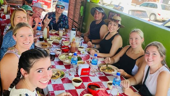 ประสบการณ์ชิมอาหารและทาโก้ใจกลางเมืองคาโบซานลูกัส