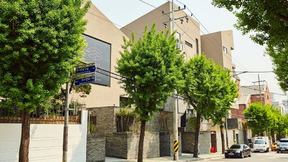 Gaya Rambut & Solekan Mewah Tinggi K - Comme Nana Bien