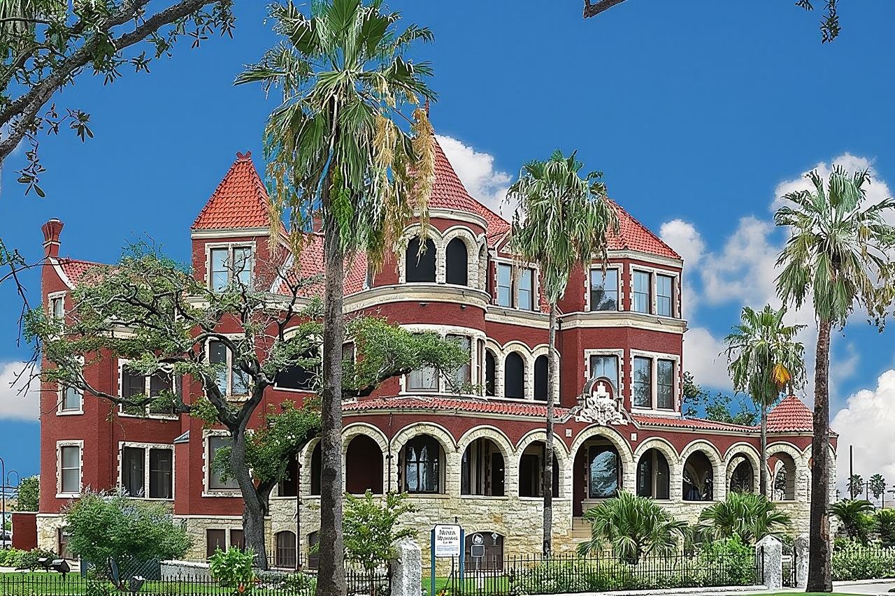 Galveston Mansions and Murder Walking Tour 