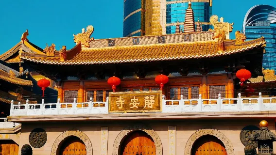 Circuit privatisé de Shanghai : Village aquatique de Zhujiajiao (inclut une promenade en bateau) + Découvertes personnalisables de la ville