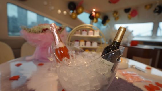 【上海遊艇租賃】上海遊艇85英尺豪華超大空間遊艇 包船夜遊黃浦江外灘東方明珠醉人夜景～支持生日求婚