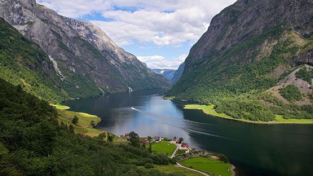 Oslo To Bergen Self-Guided Full Day Trip with Flåm Railway And Fjord Cruise
