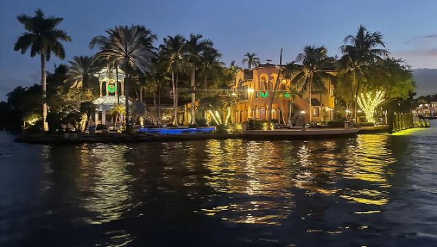 ทัวร์ล่องเรือยามเย็นชมดาวน์ทาวน์ฟอร์ตลอเดอร์เดล