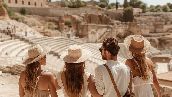 Barcelona: Private Sitges & Tarragona Guided Tour &Free Time