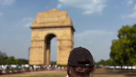 Delhi: Half Day Sacred Heart Cathedral, Lunch & India Gate