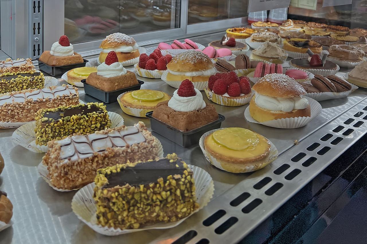 アヴィニョン：歴史地区ガイド付きグルメ＆ワインウォーキングツアー