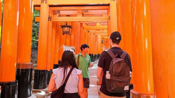 เกียวโต: ทัวร์เดินชมศาลเจ้าฟุชิมิอินาริไทฉะพร้อมไกด์