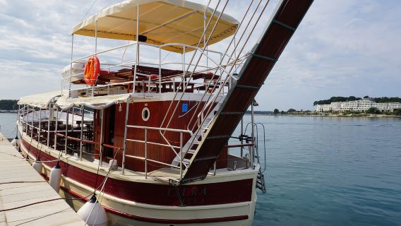 Poreč: Panoramic Morning Cruise Among 20 Islands with Drinks