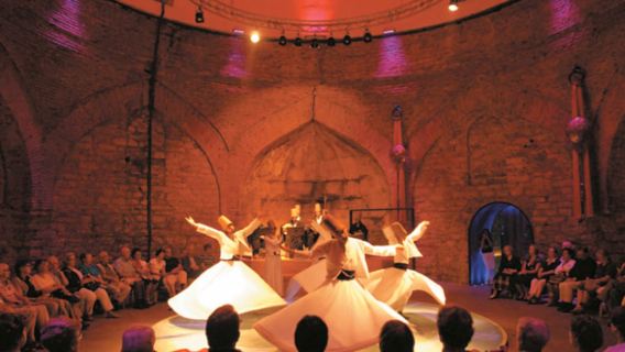 Церемония кружащихся дервишей в Каппадокии