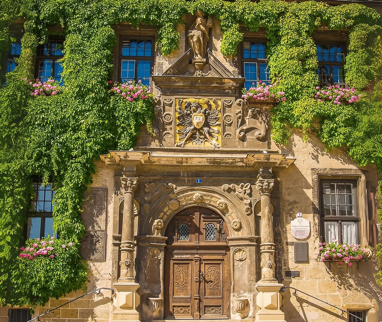 ทัวร์เมืองพรีเมียม (เมืองเก่าและปราสาทชลอสส์เบิร์ก)