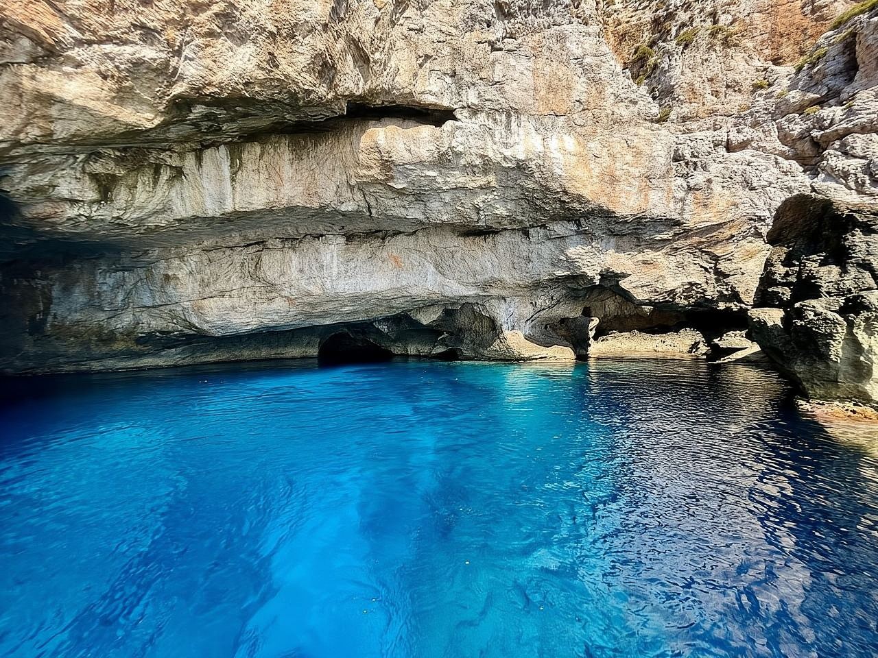 Marettimo: Private Boat Tour of 8 Caves with Snorkeling