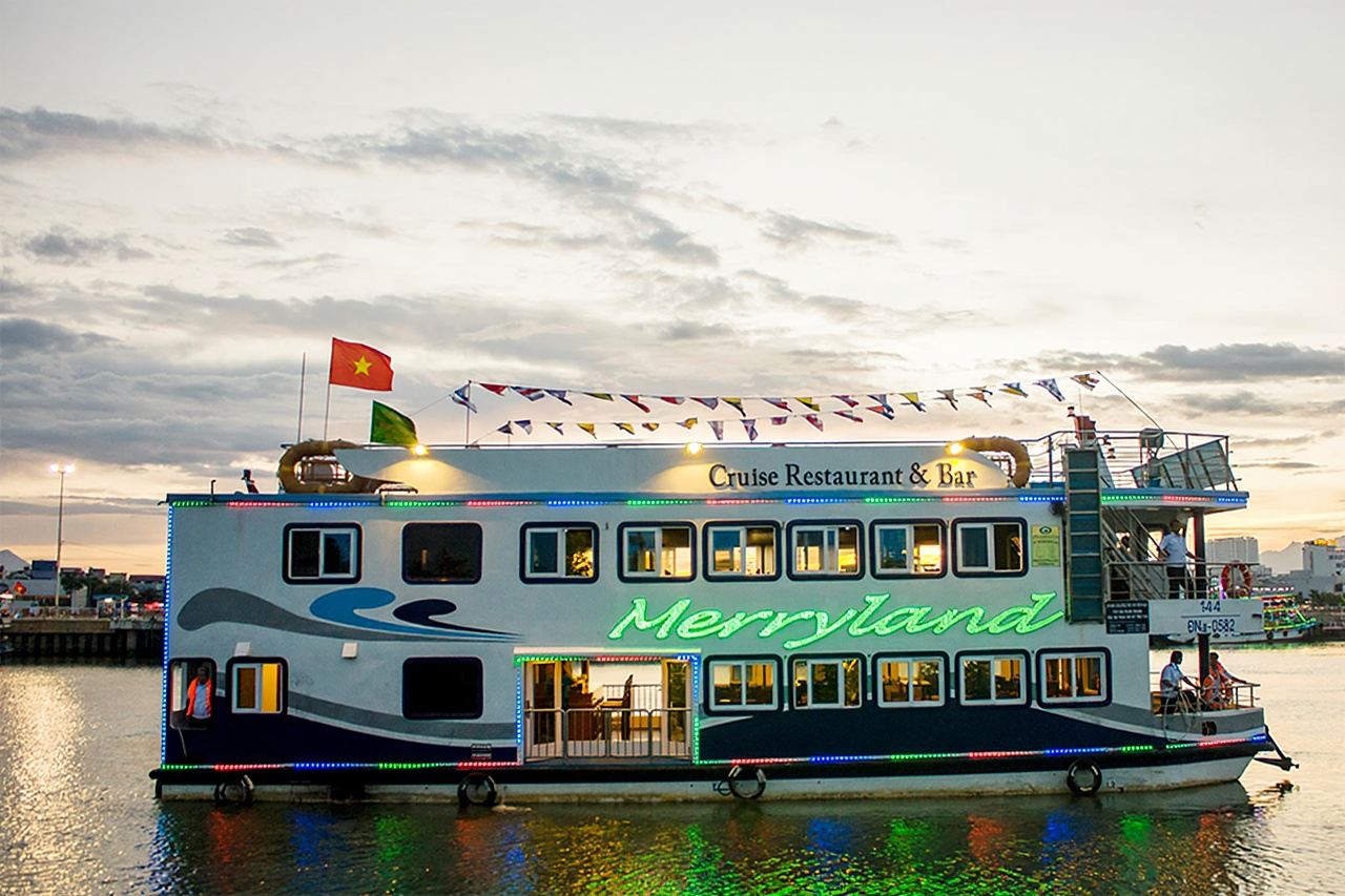 ล่องเรือเมอร์รี่แลนด์ชมวิวแม่น้ำหานยามค่ำคืนที่ดานัง