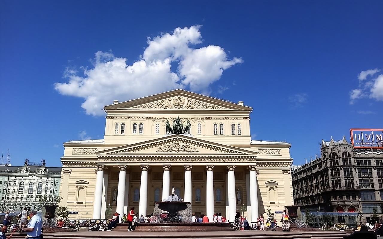 The Moscow Kremlin + State Historical Museum + Bolshoi Theatre + Moscow State University One-Day Tour