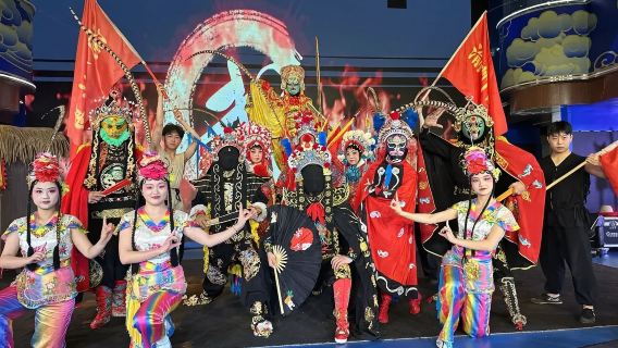 Chongqing Day Tour: Hongya Cave, Ciqikou (Include Sichuan Opera Face-Changing Show)