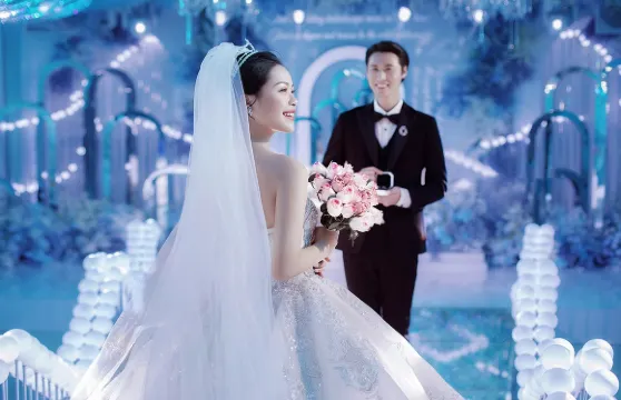 徐州Trip Moments【街拍跟拍航拍抓拍婚拍/多語言翻譯攝影師/攝影攝像/底片全送】