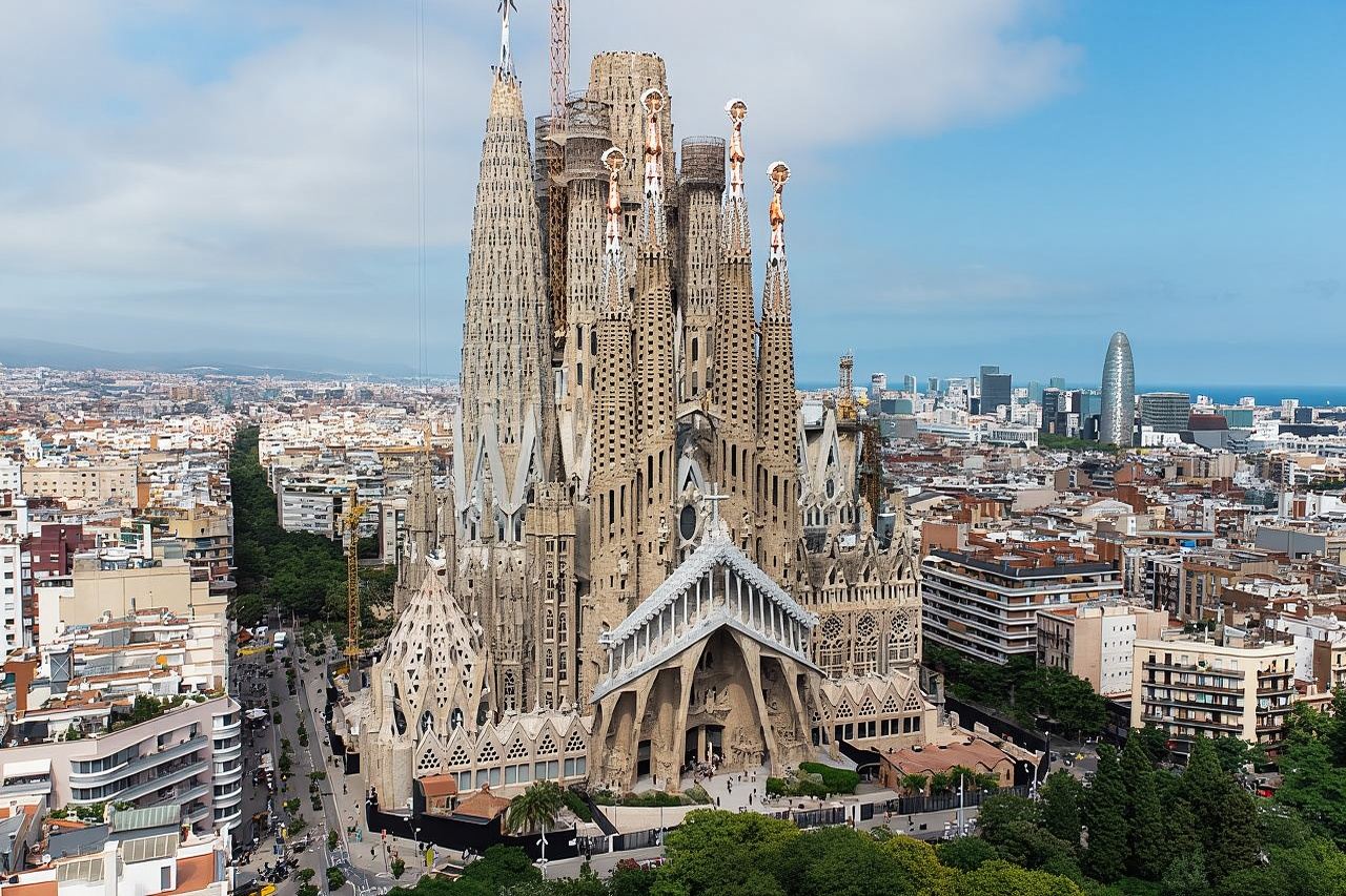 Combo: Skip the Line Sagrada Familia & Park Guell Guided Tour