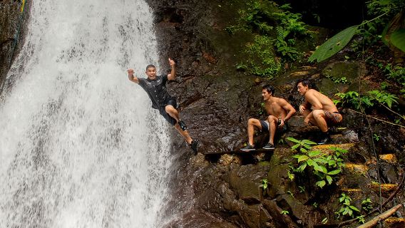10 cascadas escondidas con gastronomía local