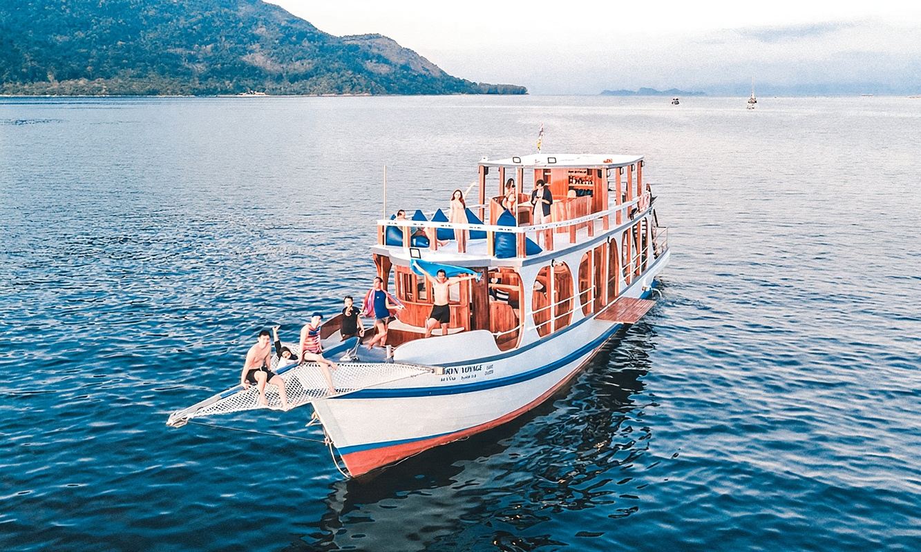 Tagesausflug nach Ko Lipe, Thailand: Besondere Inselhopping- und Schnorcheltour, Longtailboot/traditionelles großes Boot privat buchbar