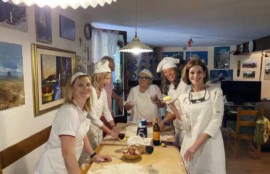 在科爾托納附近的托斯卡納別墅參加烹飪課