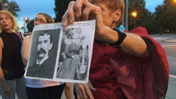 Tour notturno a piedi nella Nashville infestata con guida in costume