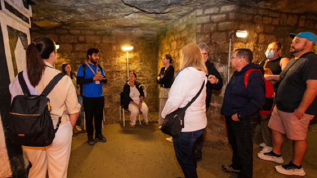 ทัวร์นำเที่ยวสุสานใต้ดินปารีสพร้อมบริการเข้างานด่วนและสิทธิพิเศษ