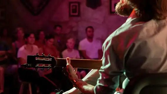 ปอร์โต: ฟาดูคืออะไร? แสดงความคิดเห็นเกี่ยวกับคอนเสิร์ตสดพร้อมไวน์พอร์ต