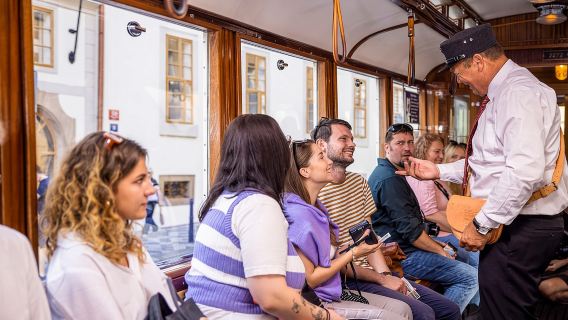 Prag: Hop-On/Hop-Off-Ticket für die historische Straßenbahn der Linie 42